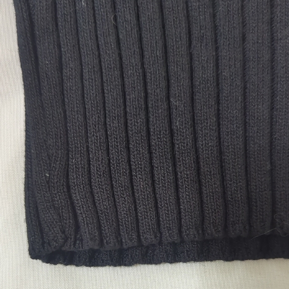 Hera Collection Ribbed V-Neck Top, Color Black, Size S - Picture 7 of 12